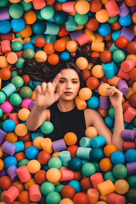 chicas en pelotas|Imágenes Gratis de Mujer pelotas colores